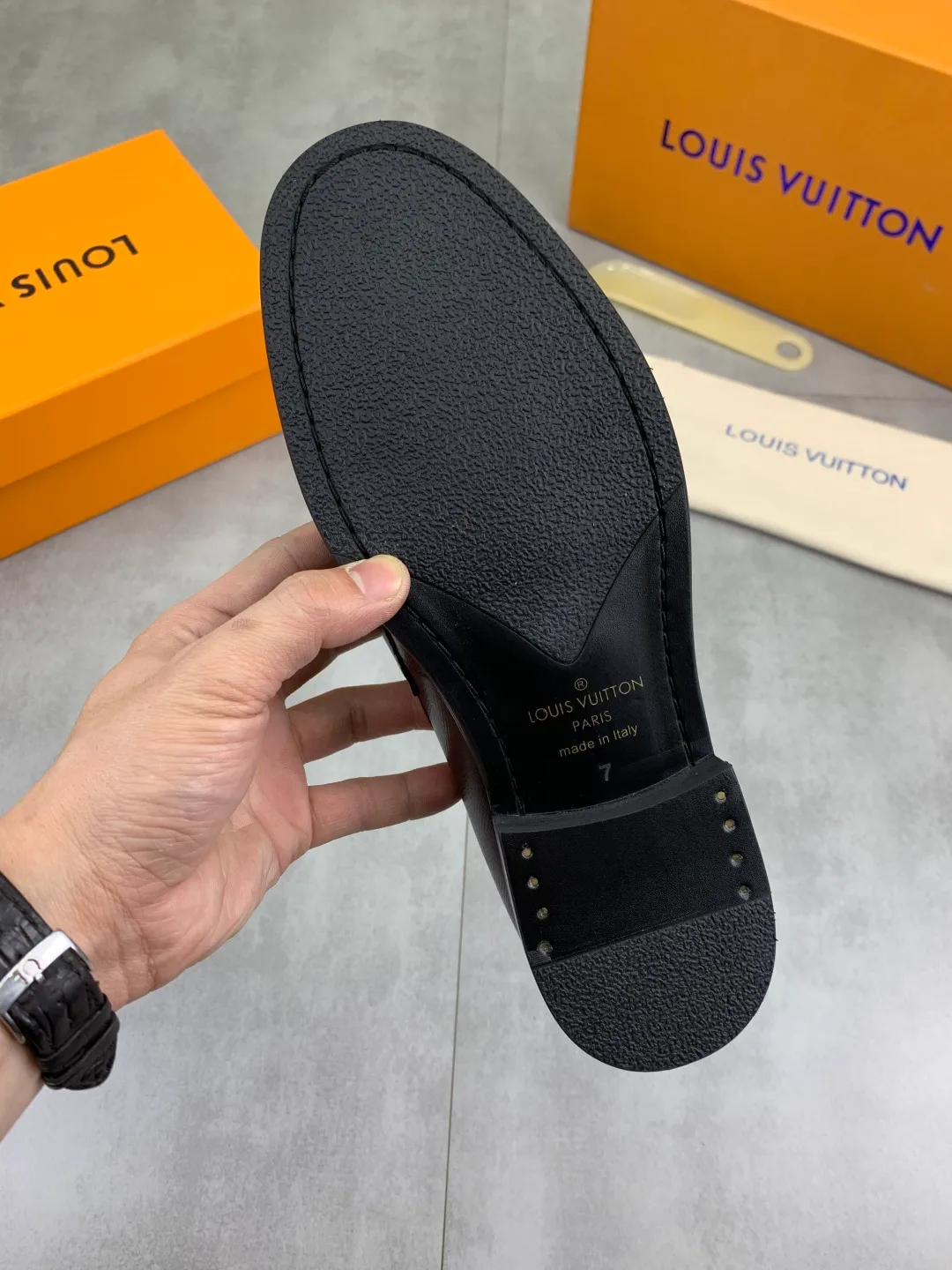 Men's men's shoes 💰P520 New style 💶[LOUIS VUITTON] Water-dyed Niuli Original order New style 🍀LV Louis Vuitton *——Top version of LV classic leather shoes! Made of imported original calfskin, original leather side strips and wear-resistant high-end rubber outsole! High quality products! Color: Black optional Size: 39-44 (45 customized)